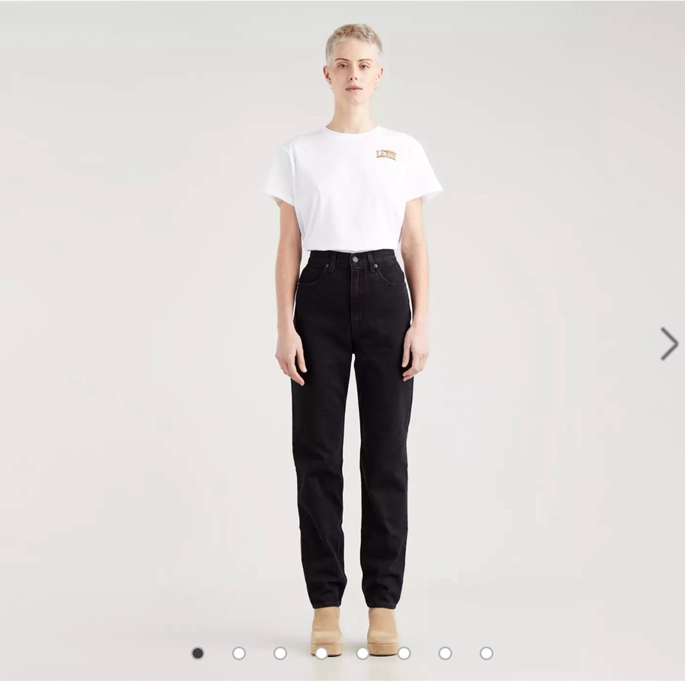 Black Levi 70s high slim straight jeans